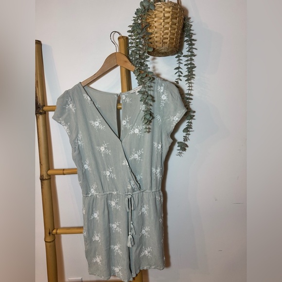 American Eagle Outfitters Pants - American Eagle Romper - Size M